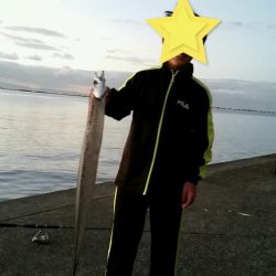 教え子二人に釣りのレクチャー。タチウオ3人で9匹ゲット。